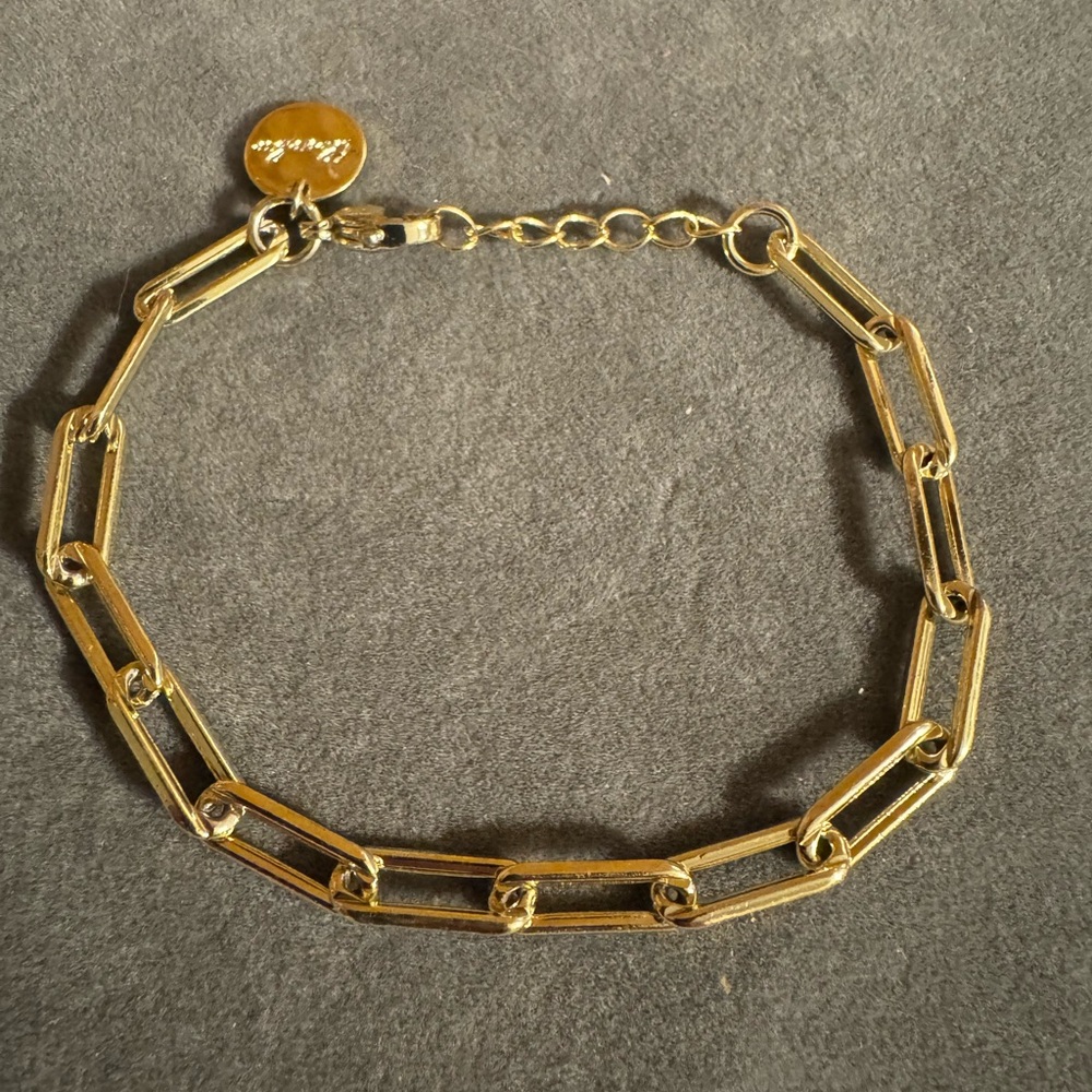 The Sis Kiss Gold Tone Chain Bracelet